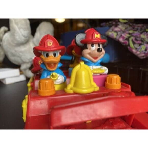 Disney Mickey Mouse Fire Truck  Toy & Friends Shape Sorter Vintage 1989 Mattel - Picture 2 of 9